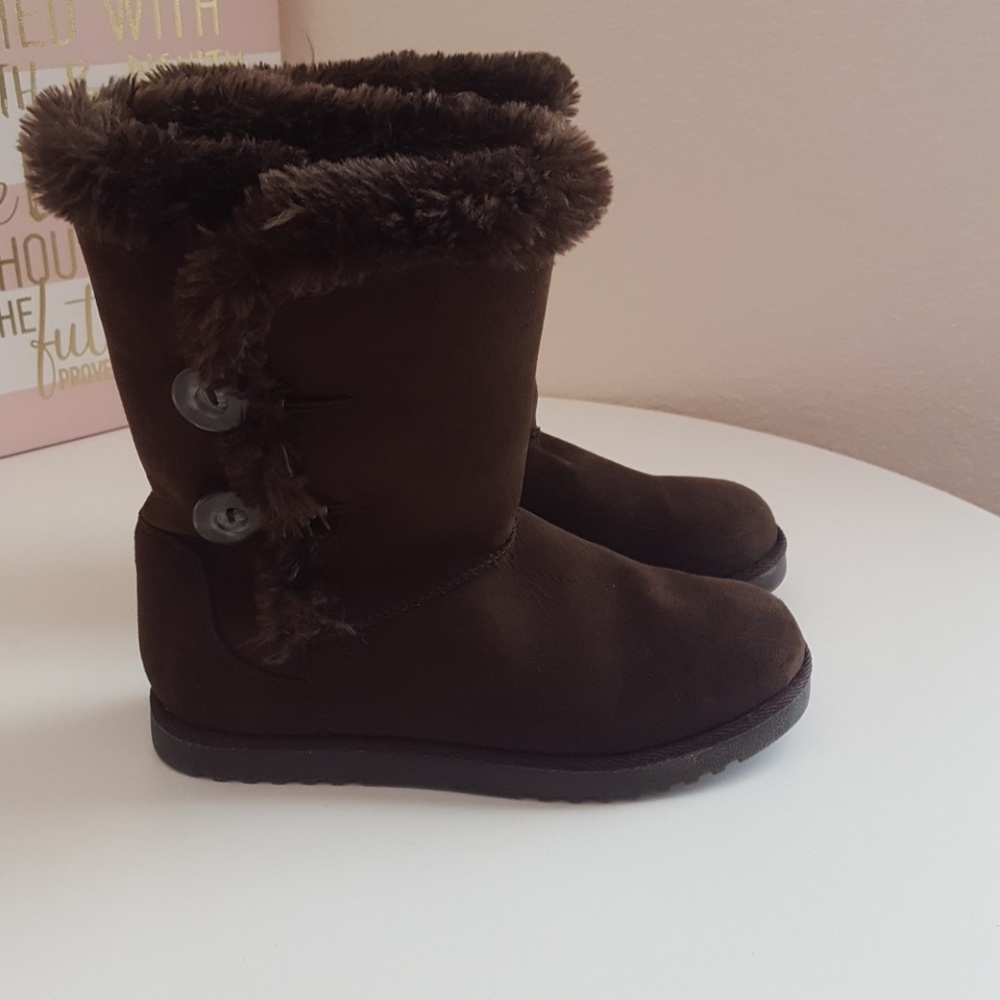 Women's brown fur boots